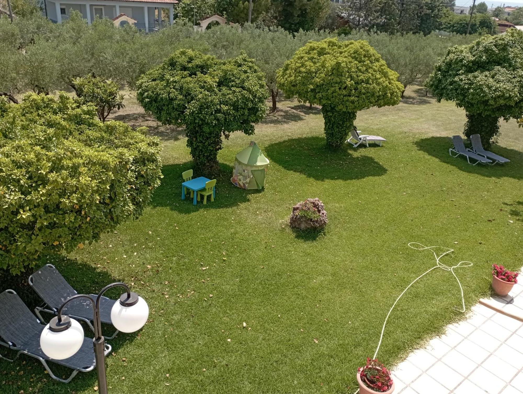 Olive Mare Holidays Nea Iraklia Habitación foto